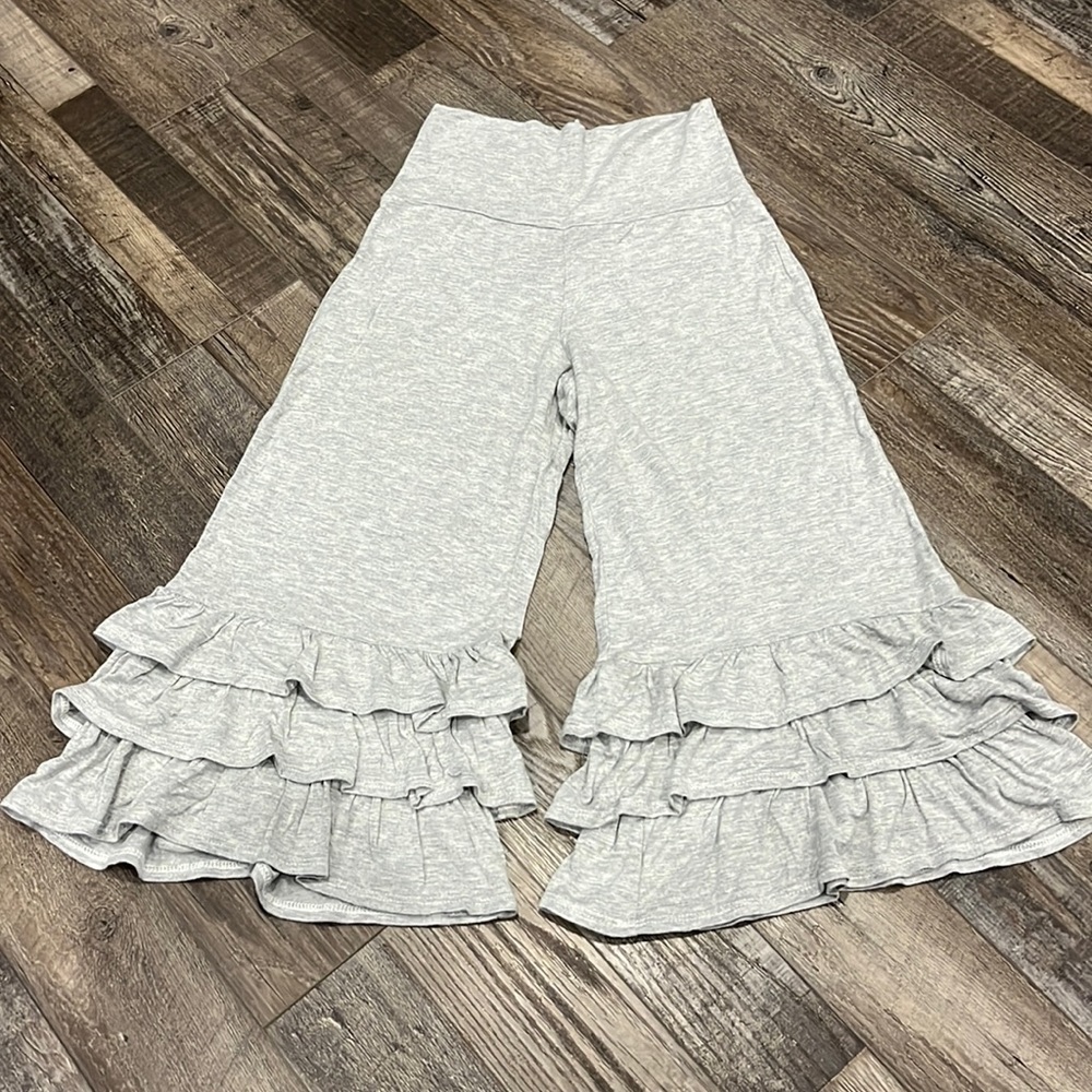 The Hanger ruffle capris